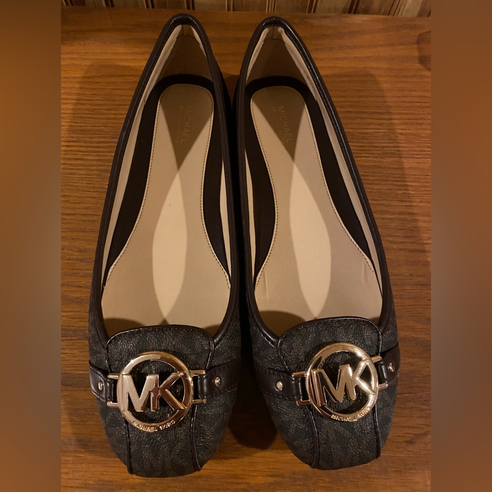 MICHAEL KORS
Women's Lillie Moccasin Flats
Brown Logo